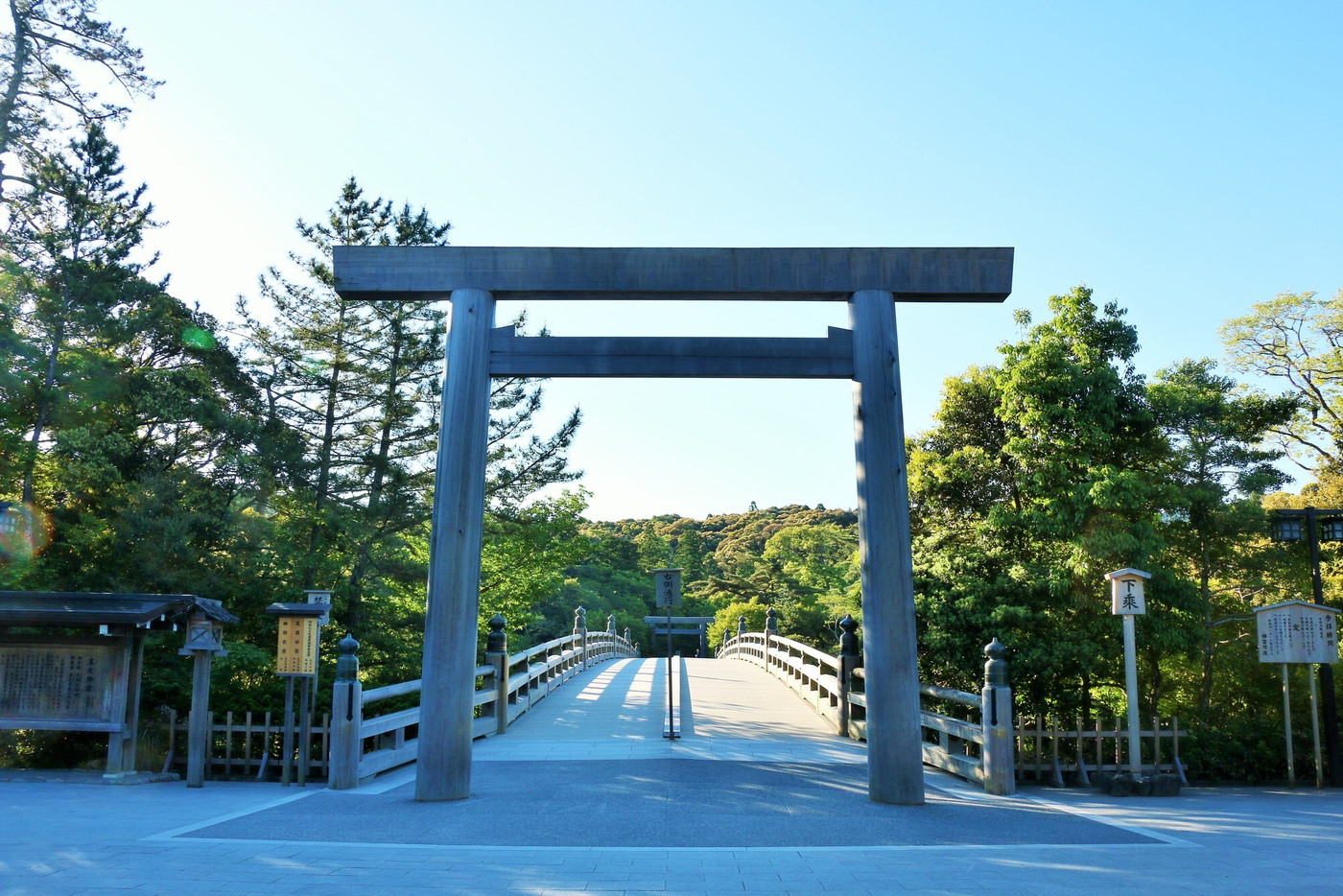 三重県 青空の伊勢神宮