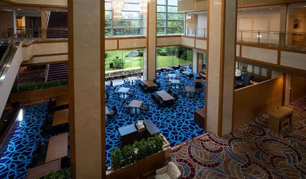 ロビー応接スペース / 3