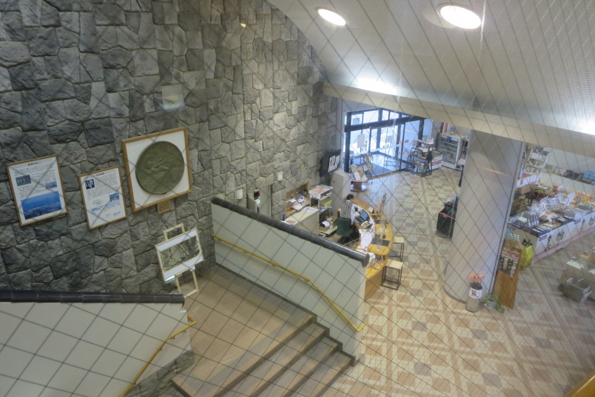 2階から見た玄関ロビー