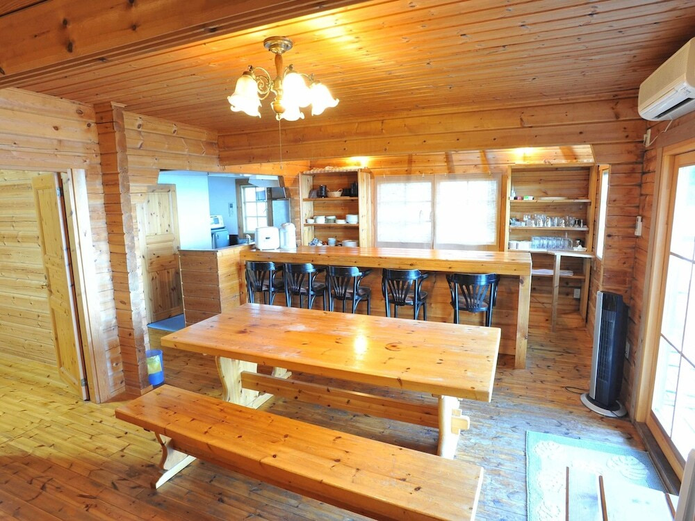 客室内のダイニングエリア