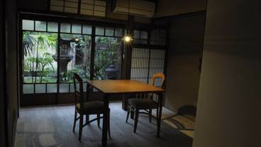 客室内のダイニングエリア / 13