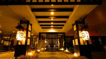 ・ [Entrance / Night] / 12