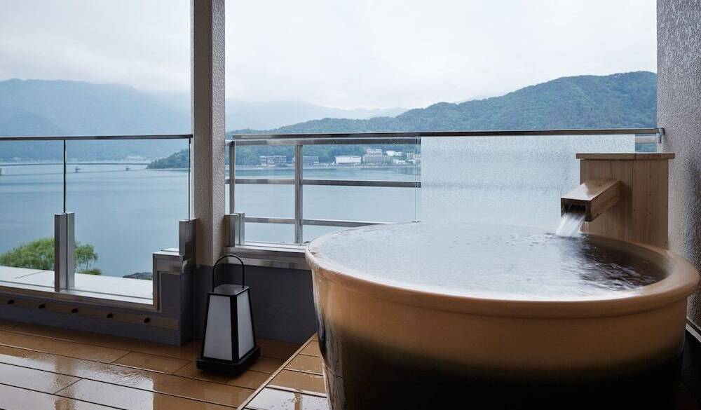 客室露天風呂 湖側一例 / 2