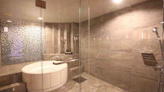 ファミリー プレジャールーム (洗い場つきバスルーム、トイレ個室、ダブルシンク、二段ベッド有)