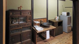 町屋　東対 (ベッド + 布団)