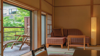 【和風庭園一望 1階足湯付和洋室 テラス付】源泉内風呂