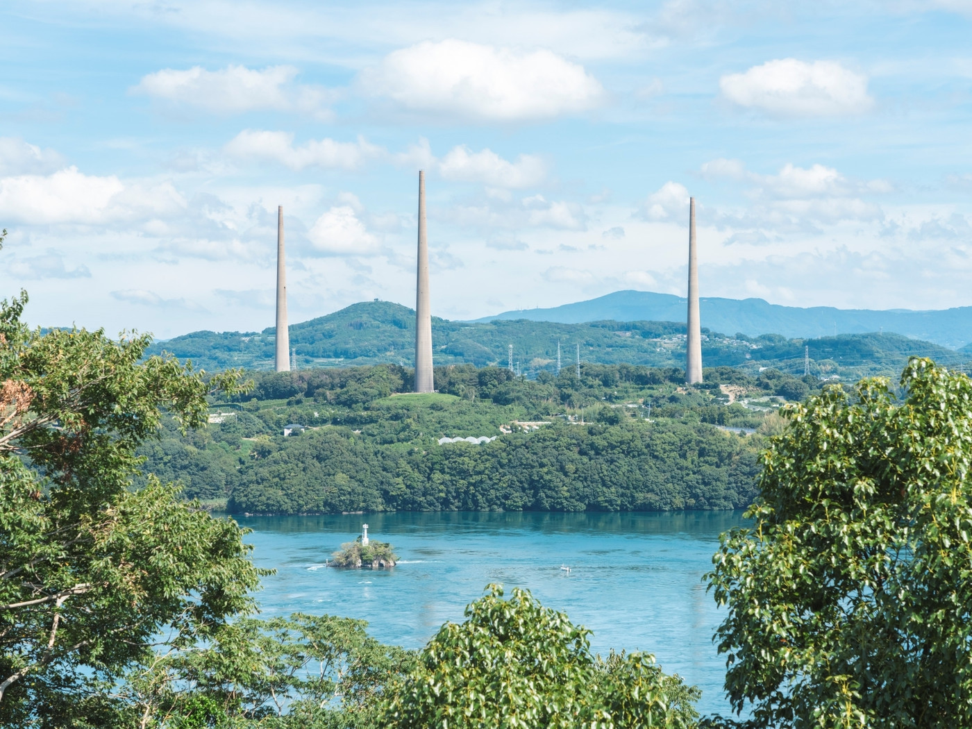 不思議な“三本の塔”から歴史を感じる3006674