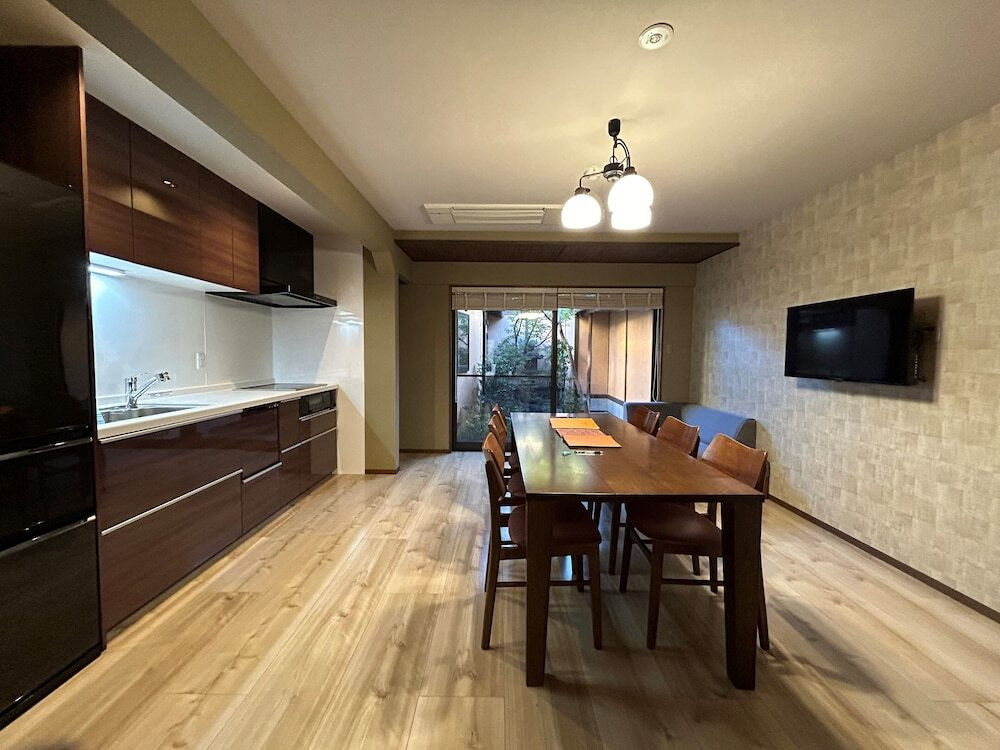 客室内のダイニングエリア