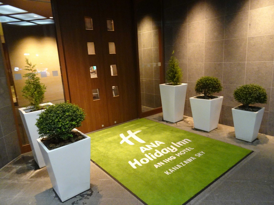 1階のこちらから、16階へ