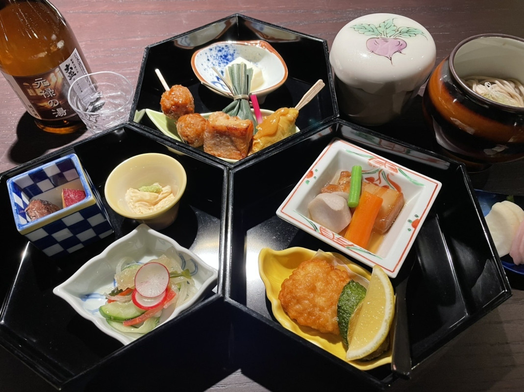 夕食　これにご飯と豚汁がつきます