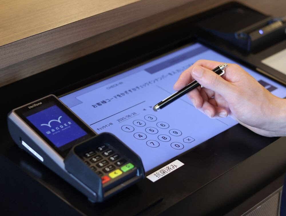 チェックイン / チェックアウト キオスク