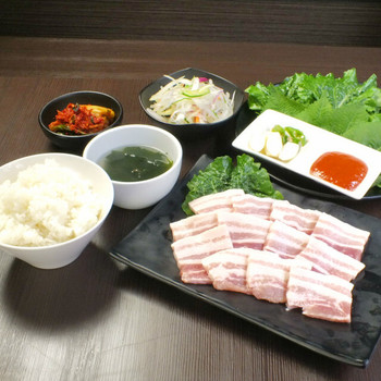 「焼肉三松」 料理 71956039 サムギョプサル定食1380円