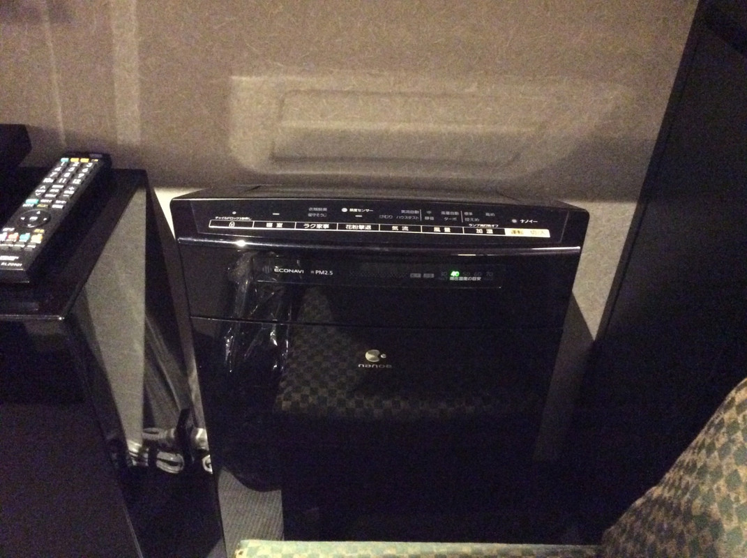 空気清浄機も黒