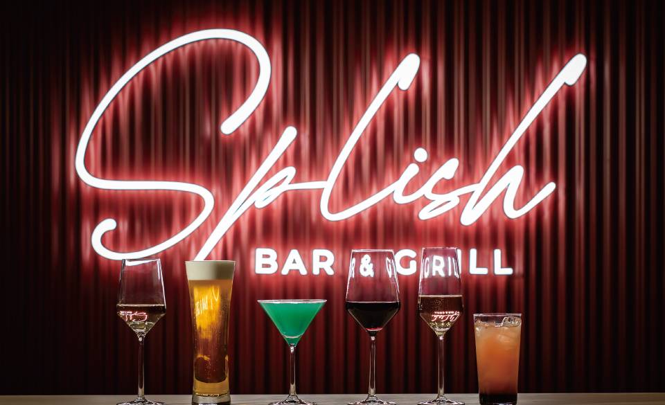 豊富なアルコールメニューが揃う / 1