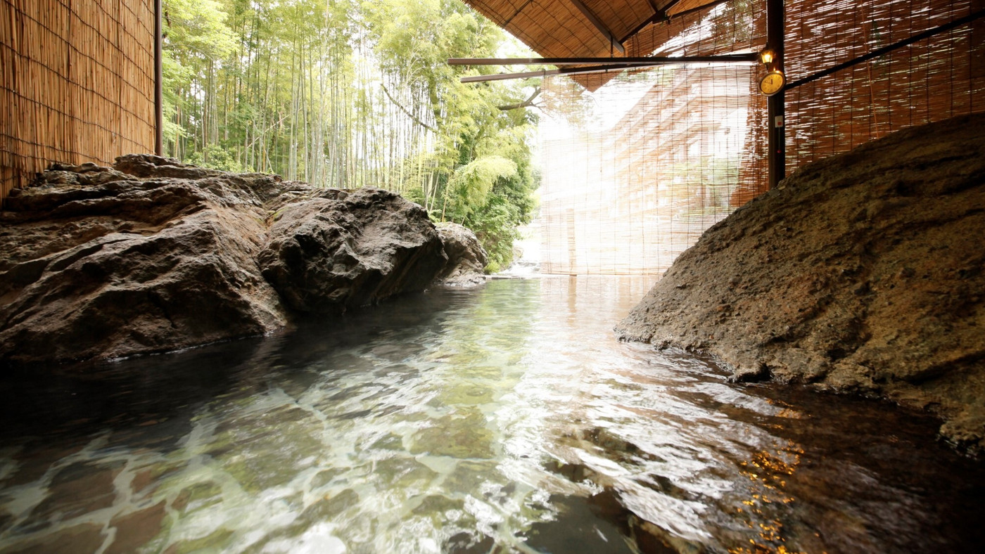 自然に包まれて、2人でまったり温泉タイム4229796