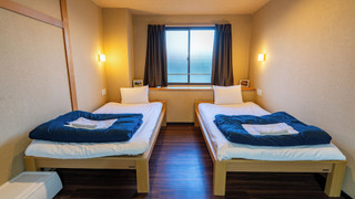 和室 ファミリールーム ベッド付 共用バ​​スルーム