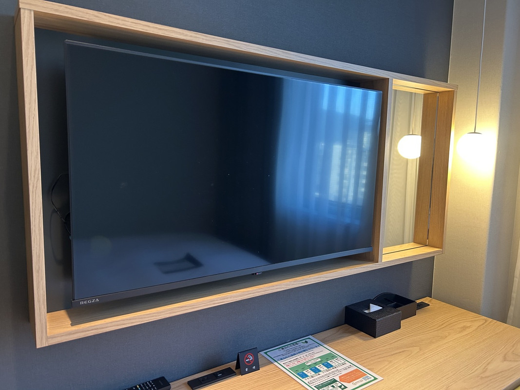 テレビの横に鏡があり、メイクしやすかったです