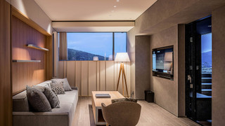 シグネチャー キングスキーイン/アウト  禁煙