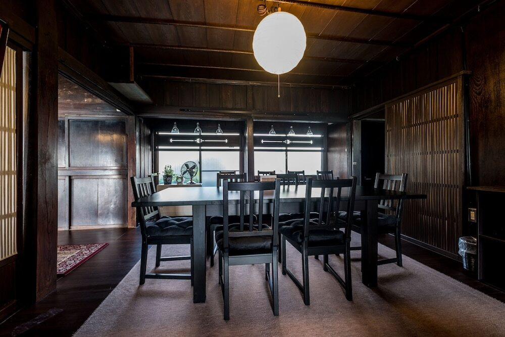 客室内のダイニングエリア