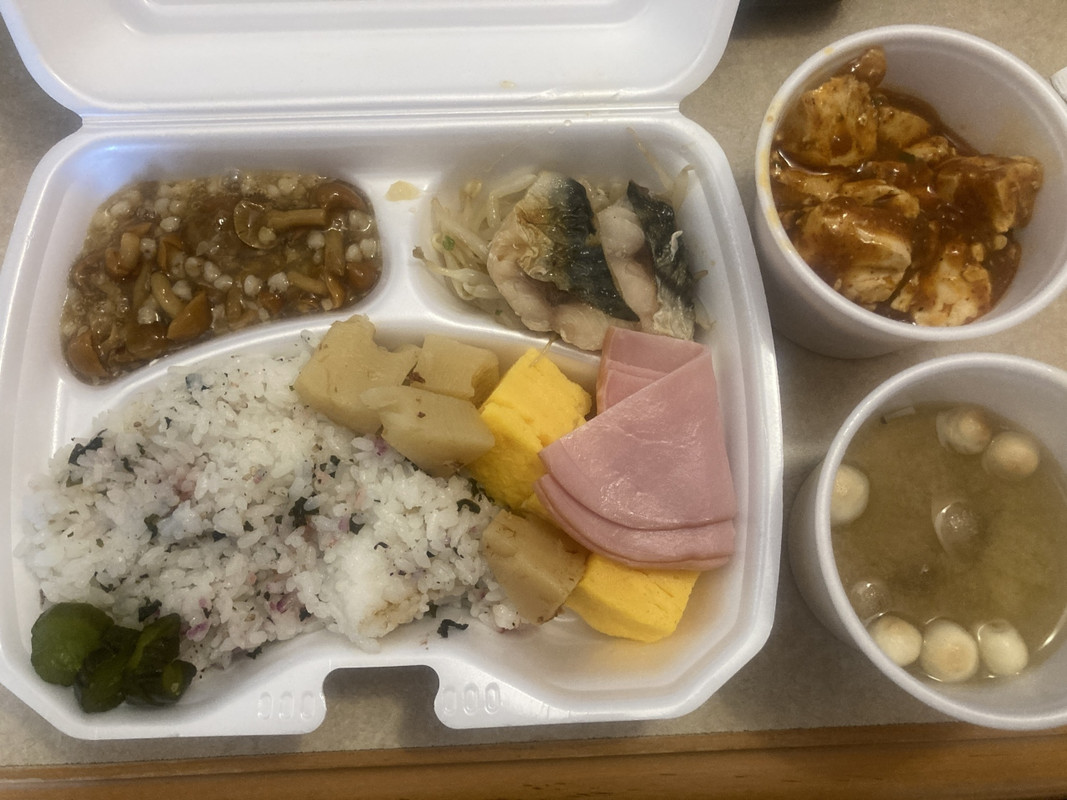 無料朝食という名前の強制朝食料徴収だが、結構満足