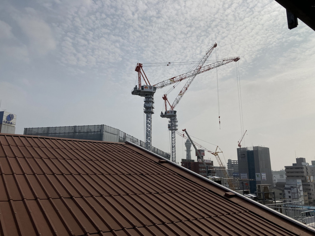 JRの新今宮側では星野リゾート？の工事が大規模に進んでます