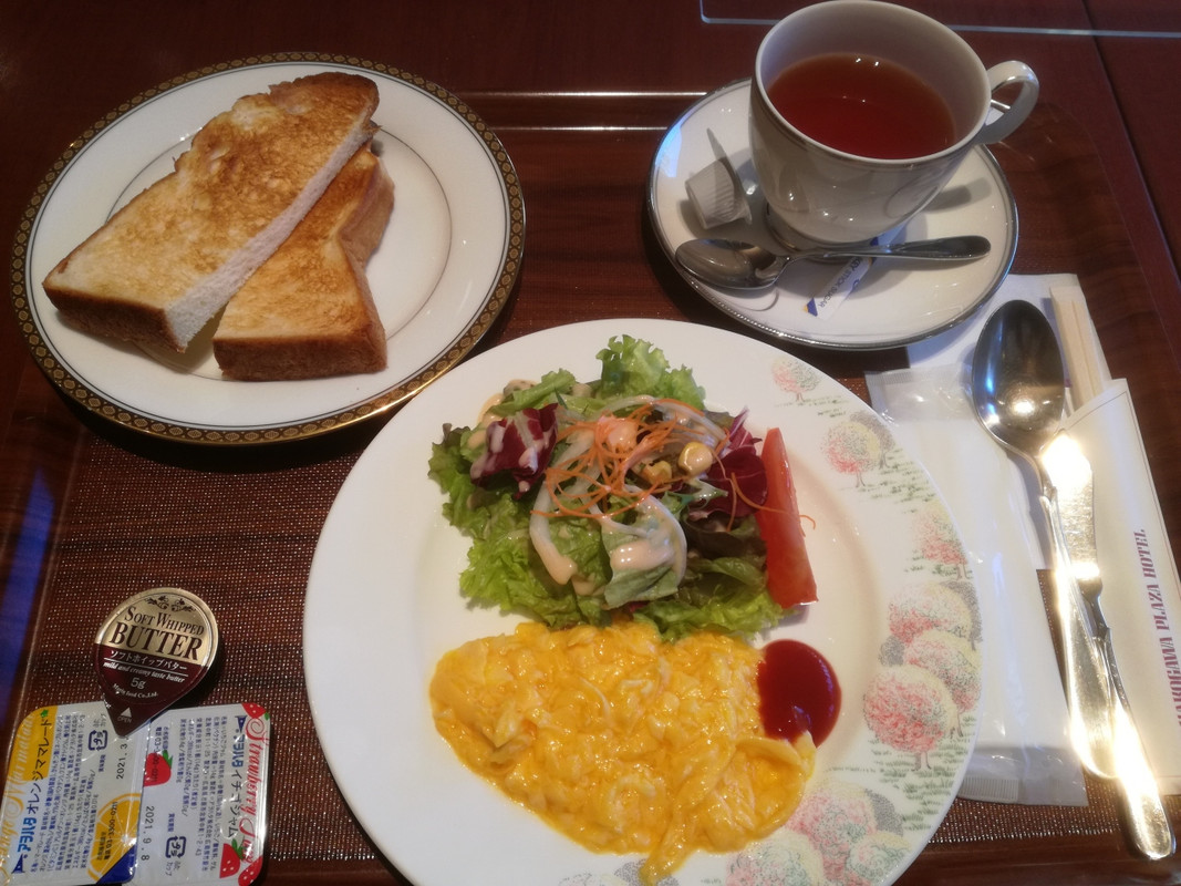 朝食。ボリュームなく残念。