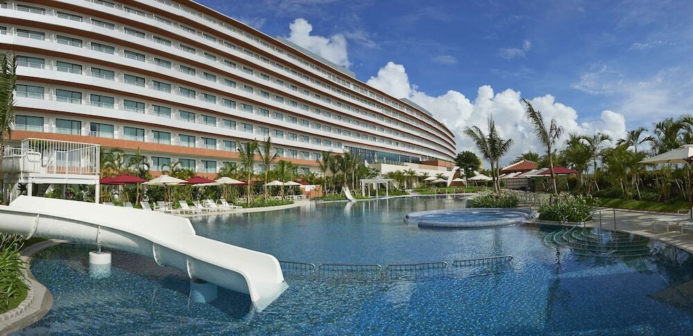 那覇観光の拠点にも。2つのホテルのプールが楽しめておトク感満載◎3657582