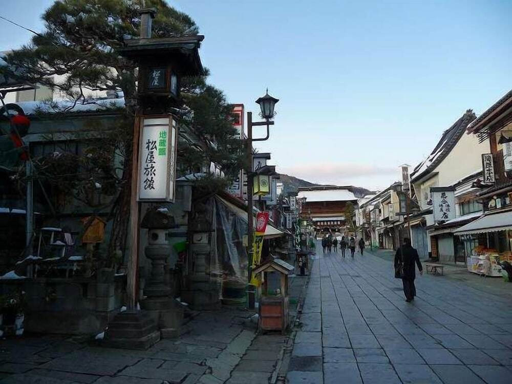 “仲見世通り”がすぐそこ!善光寺の本堂跡にたたずむ旅館3715024