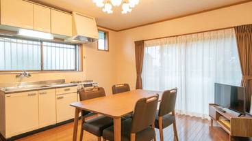 客室内のダイニングエリア / 5