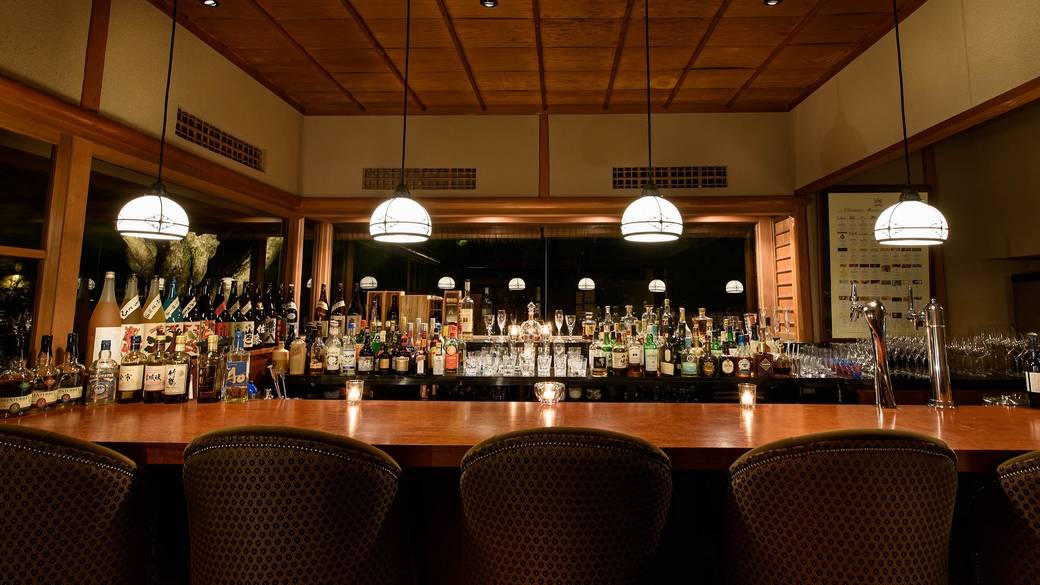 しっとり大人なバーで
美酒に酔いしれて / 1