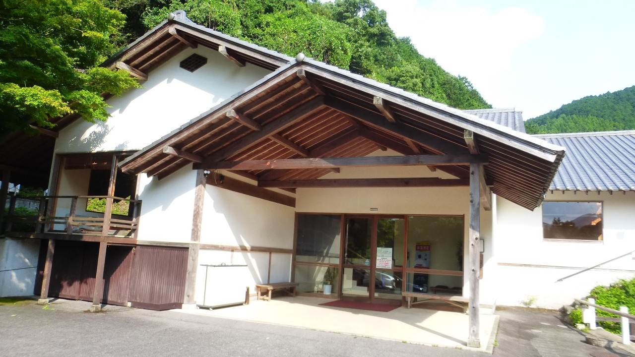 しいばの湯の建物