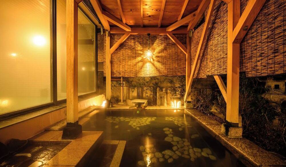 夜の明月　露天風呂 / 1