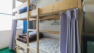 B 鍵付き個室 (1～4名)