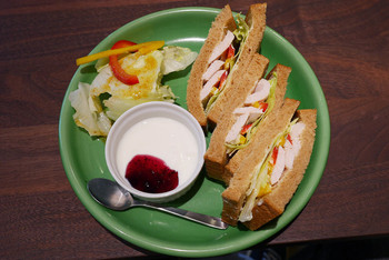 「瑠之亜珈琲 銀座インズ店」料理 948185 全粒粉ベジタブルチキンサンド