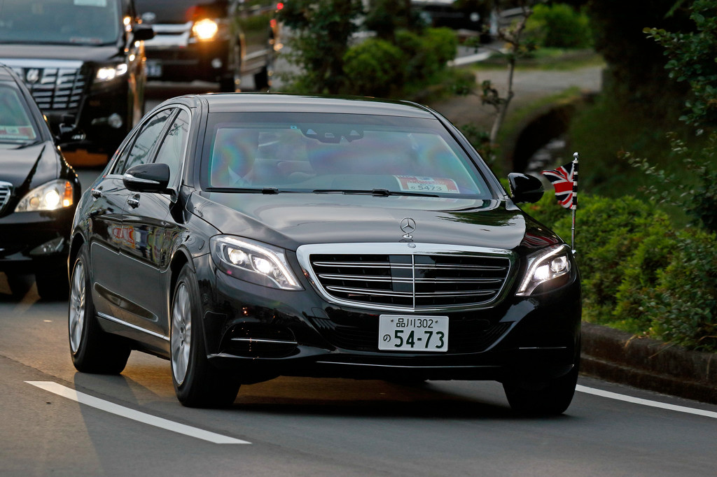 信号はすべて青、車列が凄すぎです！635531
