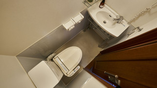 スタンダード ツインルーム シングルベッド 2 台 禁煙 共用バスルーム