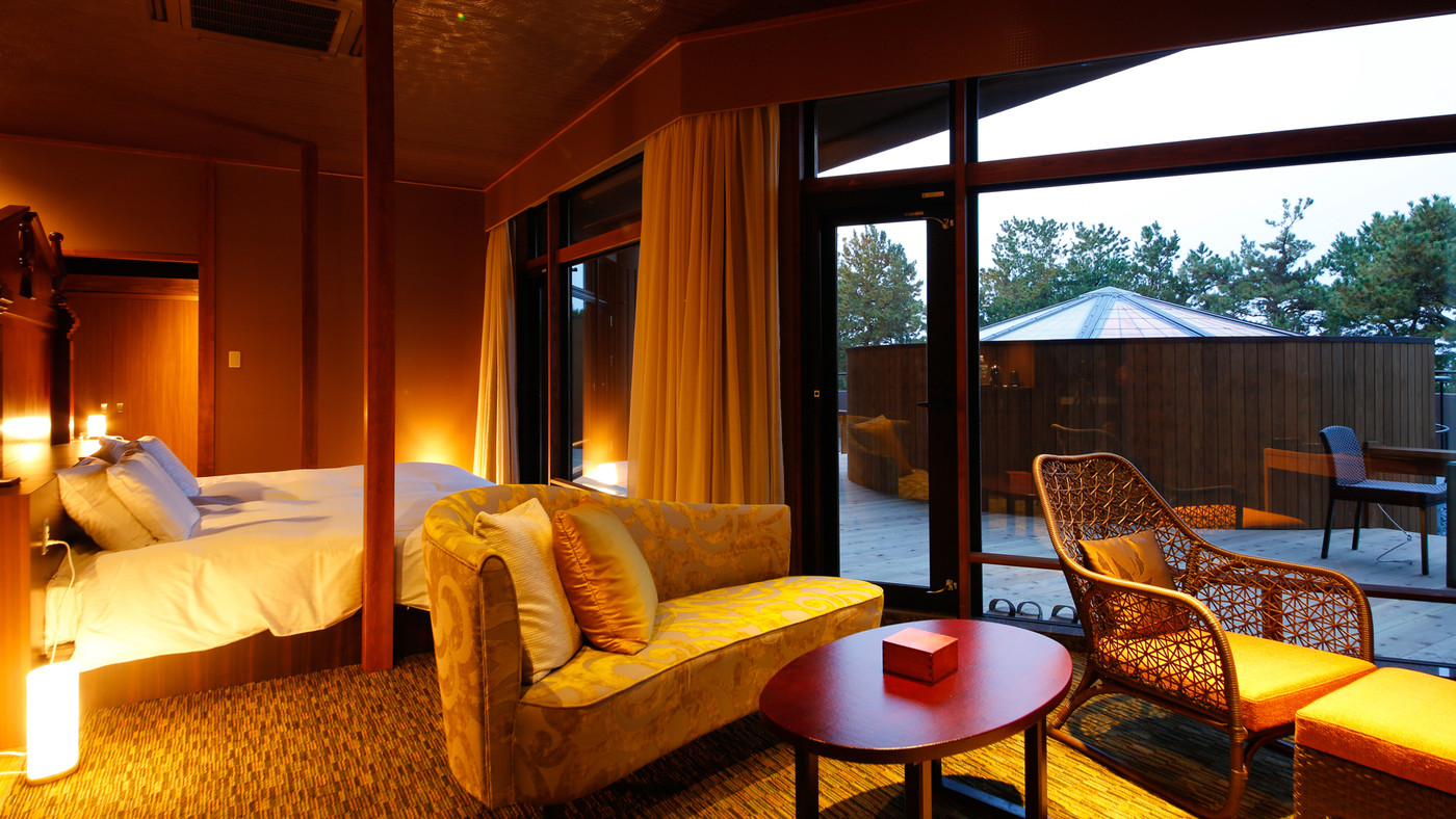 松の群生に囲まれたプール。波の音を聞きながら穏やかな時間を3465645