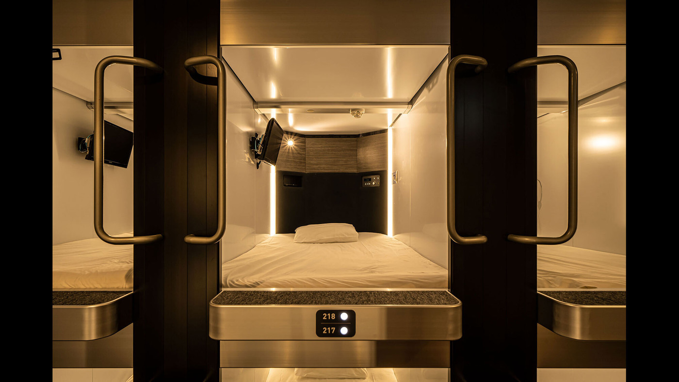 男女別フロアで安心。おしゃれなカプセルホテル4282370