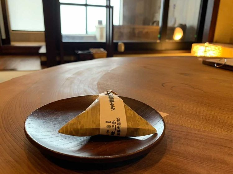 客室のウェルカムスイーツ「箱根強羅もち」 / 5