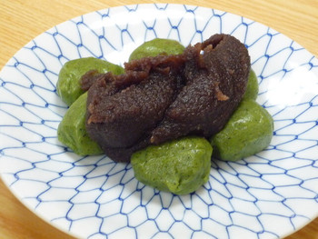 「清水屋」 料理 7741091 草団子（一皿420円）☆とっても柔らかいお団子に、甘さ控えめの餡♪