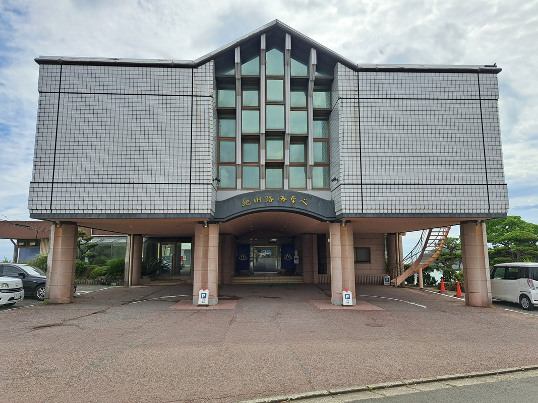 細い住宅街の道を通って行くので、初めは不安。