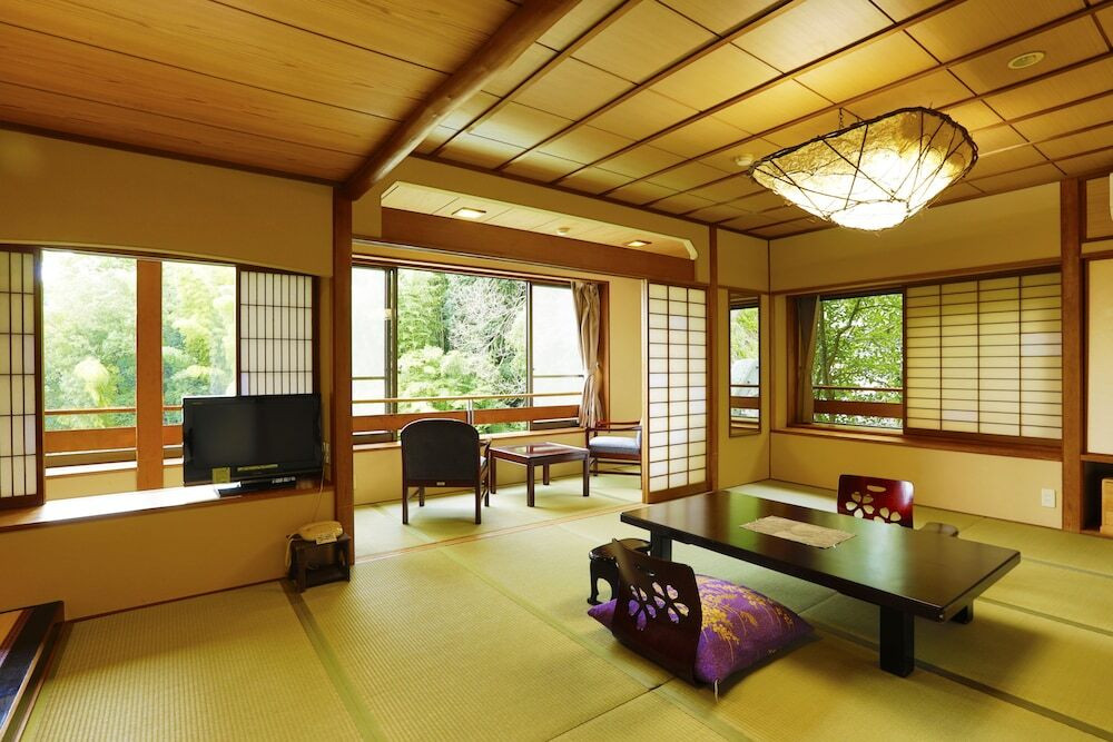 着物で彩られた全館畳敷きの宿 楽山やすだ（キモノデイロドラレタゼンカンタタミジキノヤド ラクヤマヤスダ） / 2