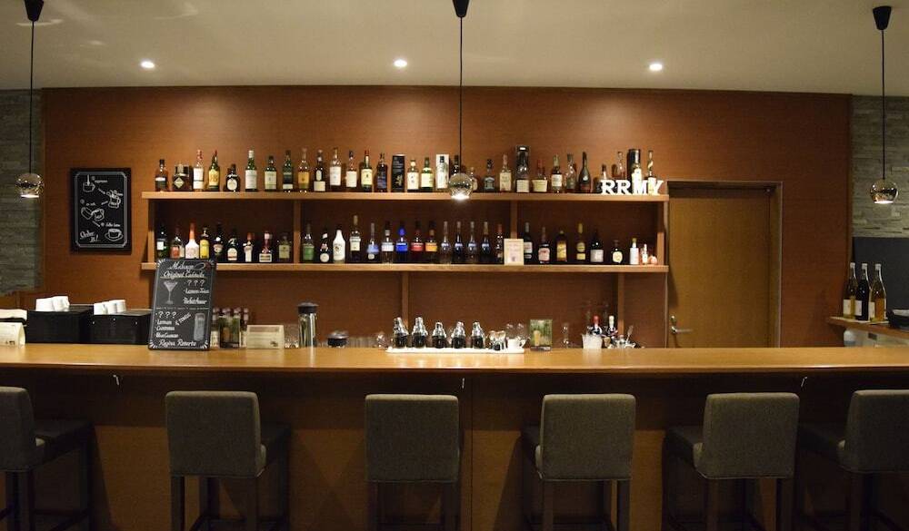 ラウンジで
のんびり過ごす夜 / 5