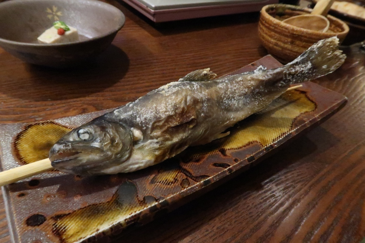 夕食③（岩魚塩焼き）