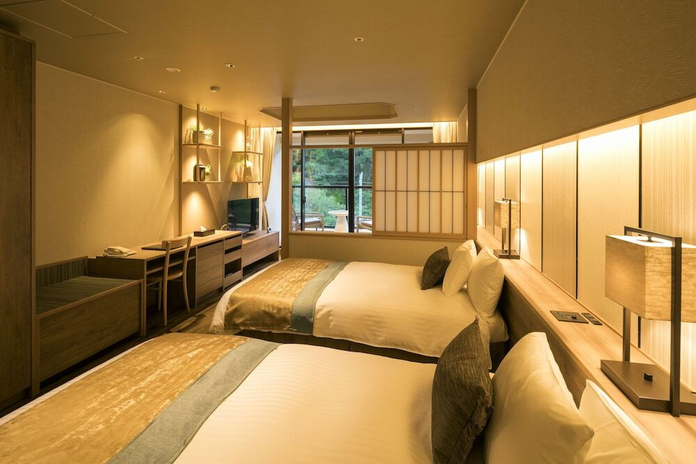 3. 朝の新鮮な空気を感じながらヨガに挑戦！「みなかみホテルジュラク」4757215