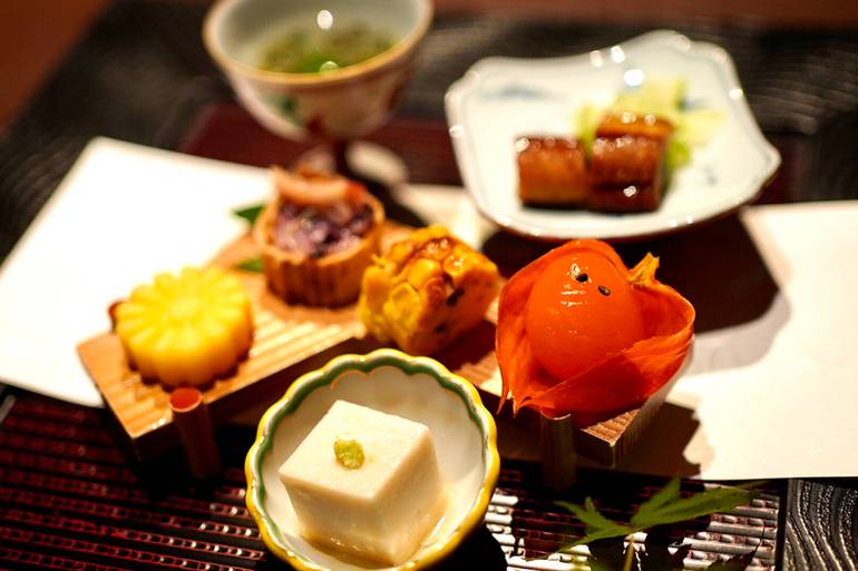 選ぶのが楽しい夕食
華やかな会席料理 / 2