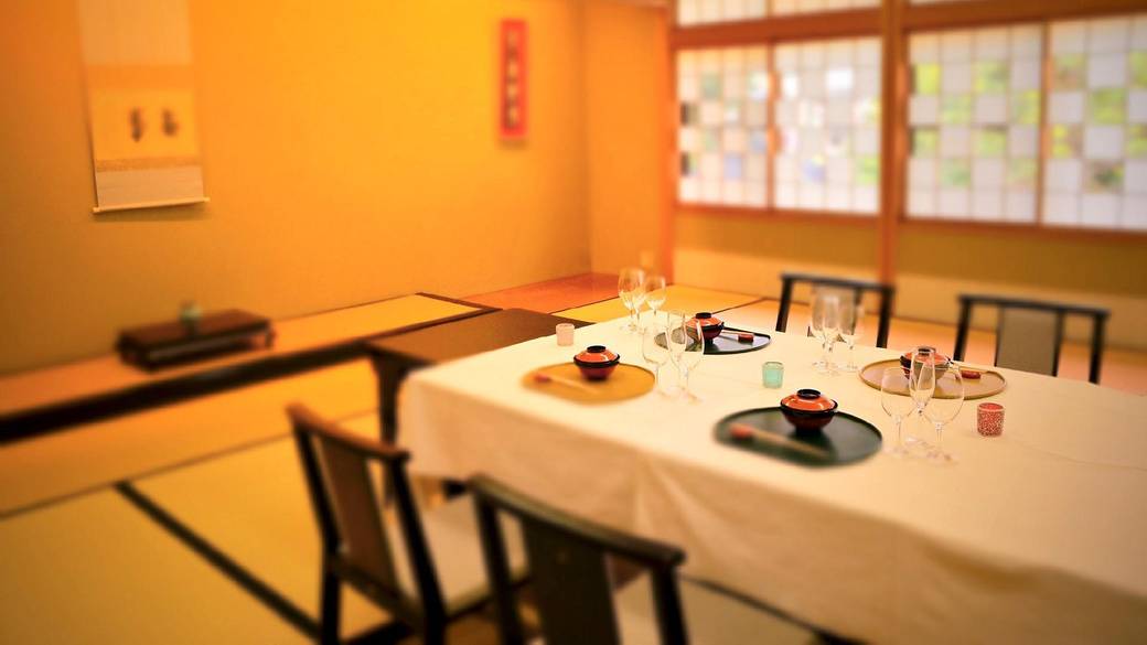 広間での食事イメージ / 5