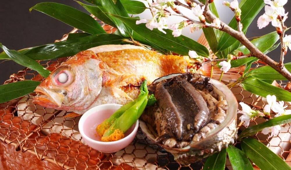 個室の食事処で
丹後の幸をいただく / 3