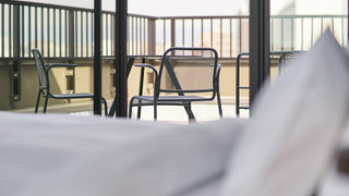 プレミアム デラックス キング ウィズ テラス スタッキングベッド付 禁煙 (バスタブ付き)