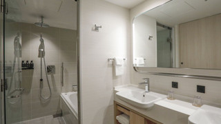 スイート キングベッド 1 台 浴槽